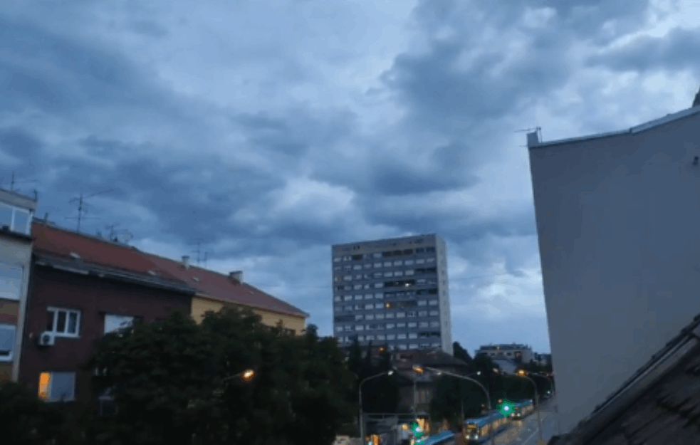 NEVREME NAPRAVILO HAOSU U REGIONU: U Zagrebu vetar ČUPAO DRVEĆE a u Sarajevu POTOP! (VIDEO) 